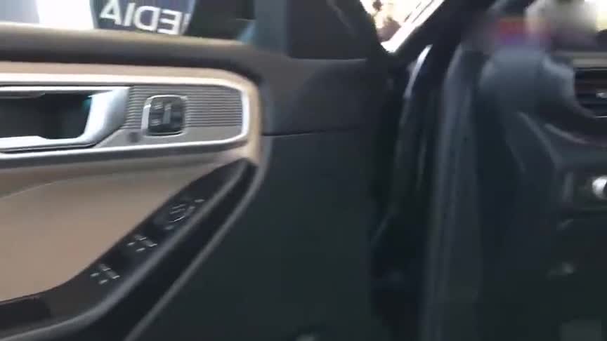 2020款福特探险者实拍颜值和内饰