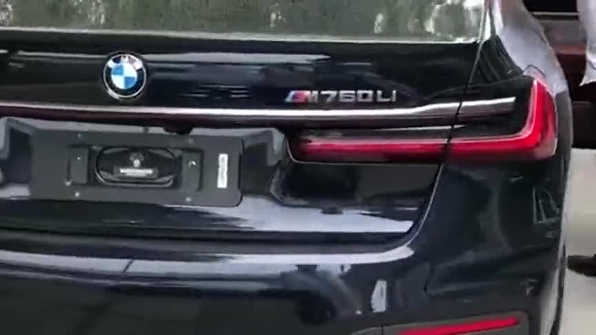 宝马最顶级的7系，全新宝马M760Li，和劳斯莱斯同款V12引擎
