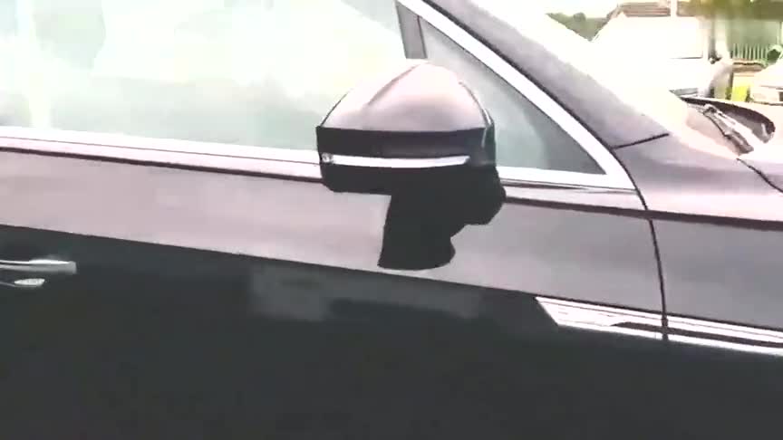 新提的大众途锐实拍