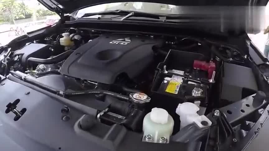 三菱帕杰罗Sport和三菱Xpander到店实拍