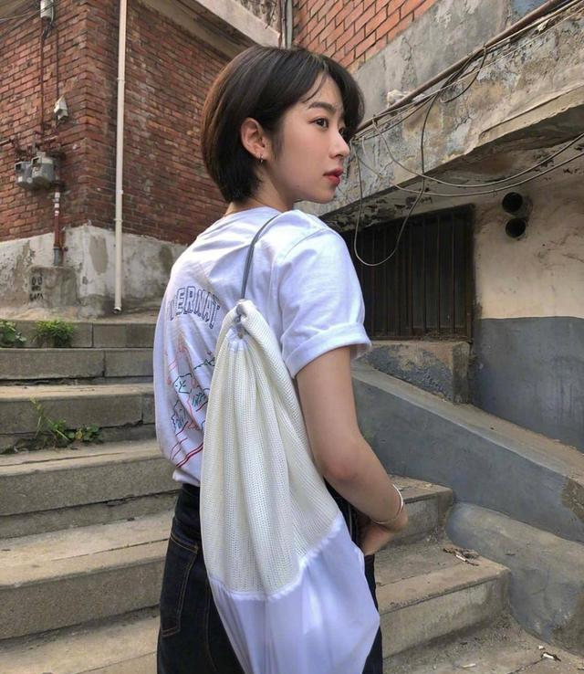 短发女生的日常穿搭甜酷的风格满满的高级感秒变冷冽美人