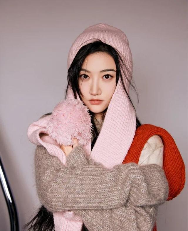 景甜杂志秋装写真甜美靓丽雪肤玉貌魅力不可小觑