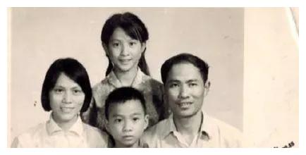 1990年，刘嘉玲被绑架3小时后，情绪崩溃对梁朝伟说：我没有受辱