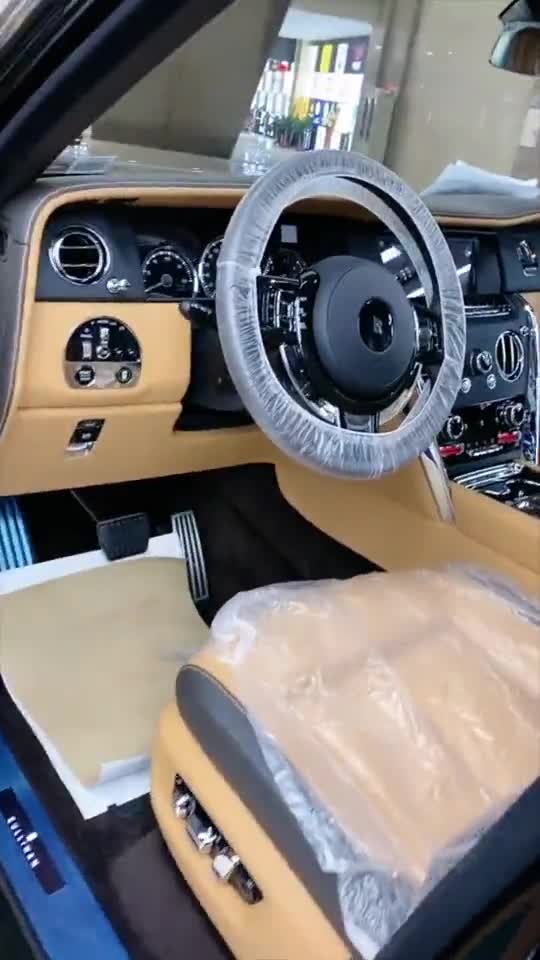 刚到的新车，劳斯莱库里南，看看什么是顶级奢华！