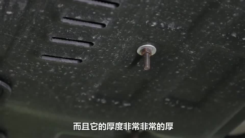 红旗HS7底盘揭秘用料特别足，细节待提升