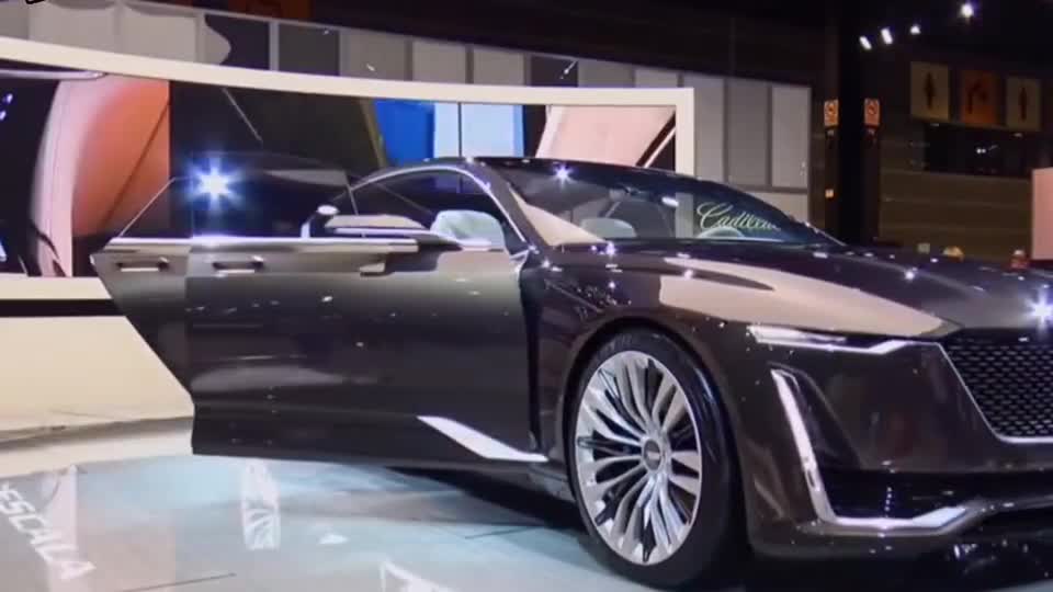 最新款的凯迪拉克，这车灯可真小