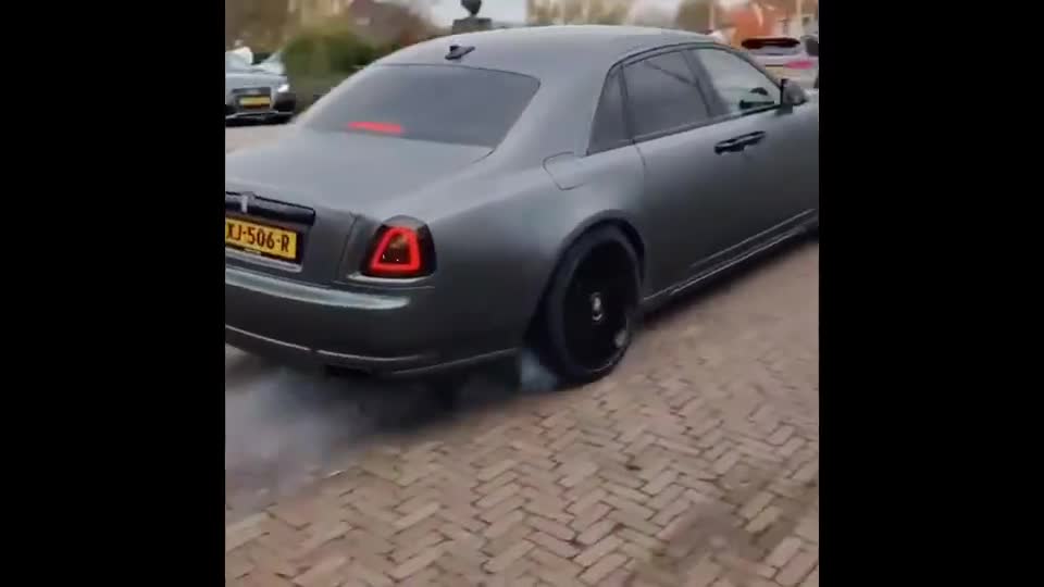 劳斯莱斯教性能车跑路