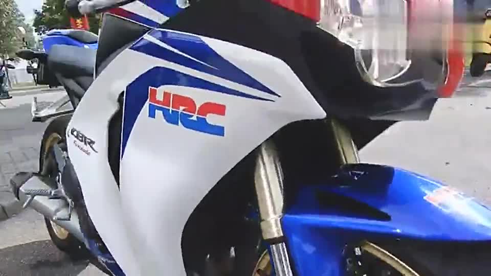 车型鉴赏，本田四缸跑车CBR1000RR实车展示，声浪迷人