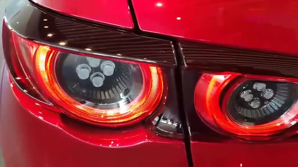 马自达3进店实拍，打开车门看到内饰