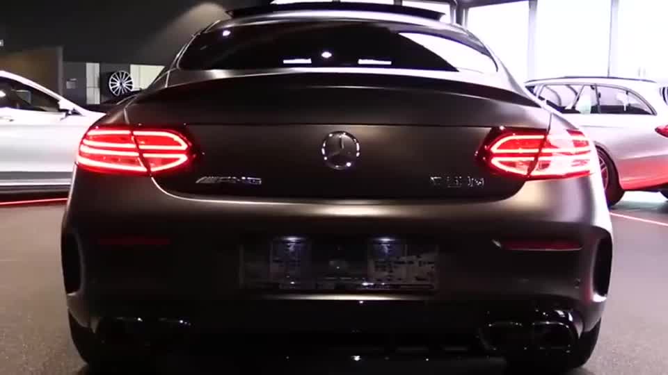 全新奔驰AMGC63到店实拍，这外观和内饰让人瞬间就爱了