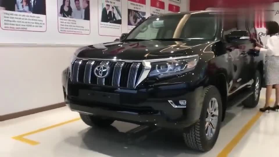 新款丰田普拉多到店实拍,按下钥匙近距离了解后,我彻底心动了