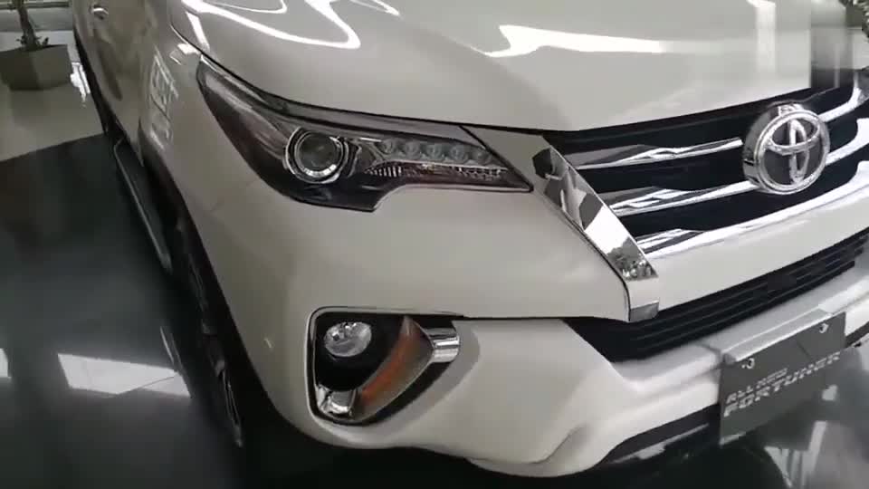 新款丰田穿越者到店实拍,看到这颜值和内饰,给个不心动的理由