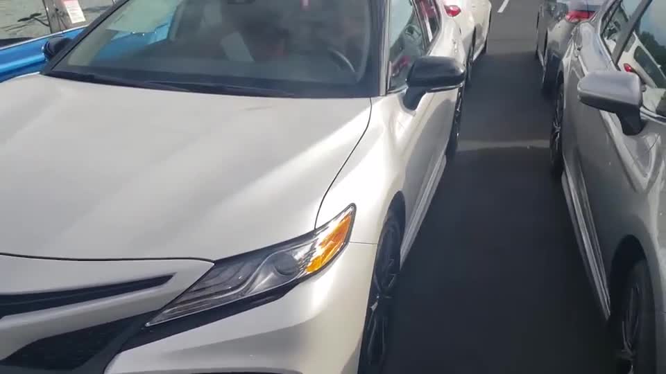 重磅新车！2020款丰田凯美瑞高清实拍，有这霸气颜值我放弃了雅阁