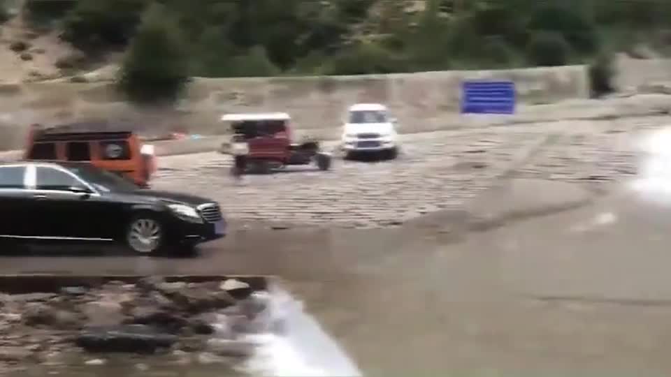 奔驰S350：看你们玩得这么尽兴，我也跑来试试！