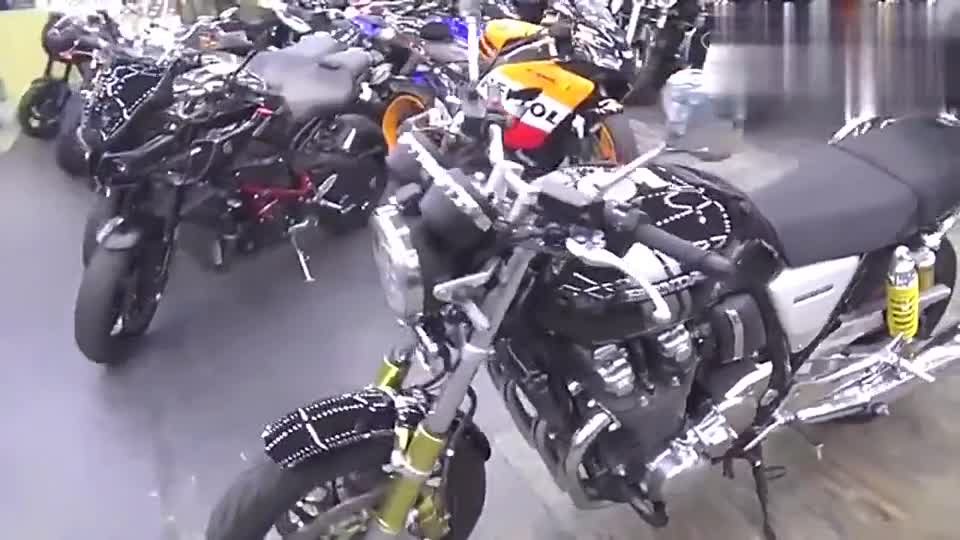 经典四缸复古车，实拍本田CB1100，这质感不服不行