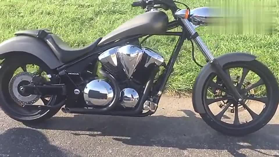 实拍本田FURY，外观个性，声浪不输哈雷