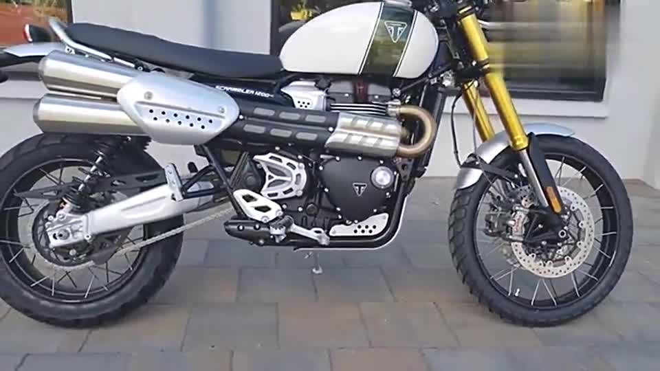 实拍凯旋复古拉力车，12升水冷双缸，排气管相当别致