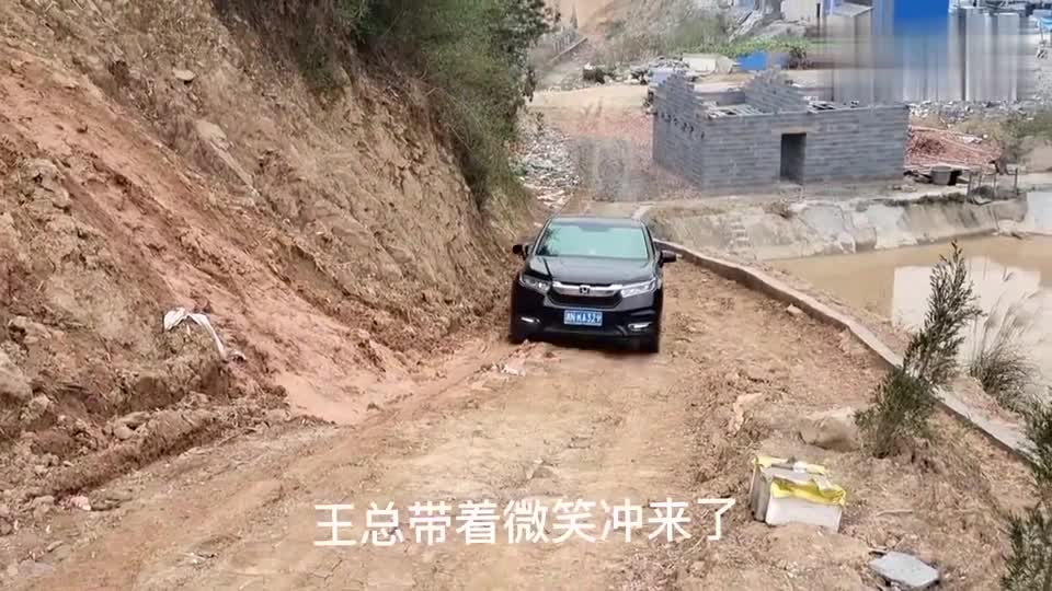 实拍：本田冠道挑战好汉坡，者越野能力，看了都让人着急。