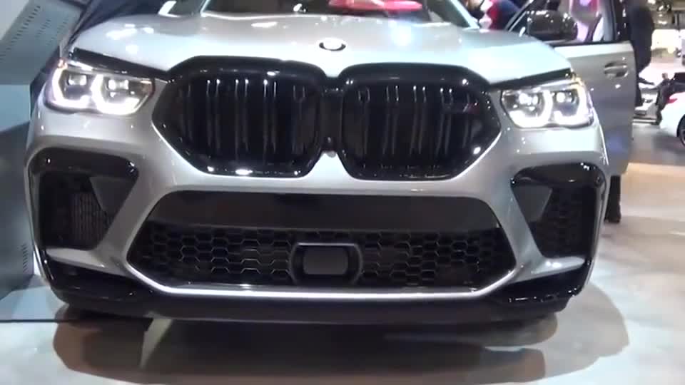 新车展示，实拍2020款宝马X6M版，这颜值真不赖！