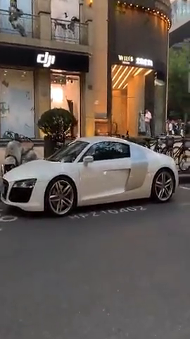 视频：上海街头的豹子号R8，冒昧问一句，这车牌是不是快比车贵了