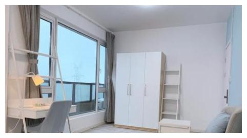 女租客正常退租,房东故意多扣押金,干脆给她恢复成毛坯房!