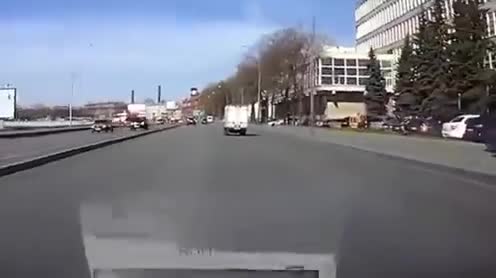 吓得我魂飞魄散，行车记录仪实拍，汽车撞击不管不顾
