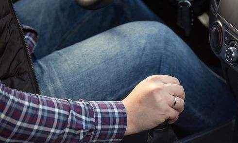 损伤汽车引擎的五个习惯，修车师傅都忍不住要训斥了