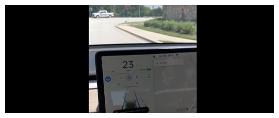 AI芯天下丨特斯拉推出新自动驾驶功能，可识别红绿灯及停车标志