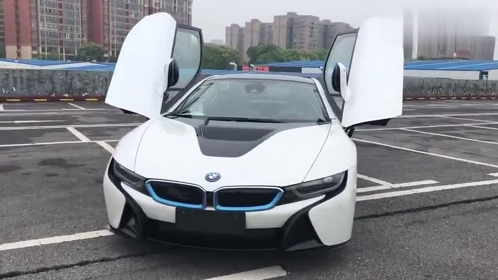 宝马i8实拍，这才是超级跑车该有的样子，霸气侧漏啊！