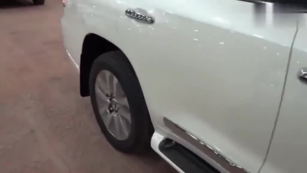 2020款丰田兰德酷路泽实拍