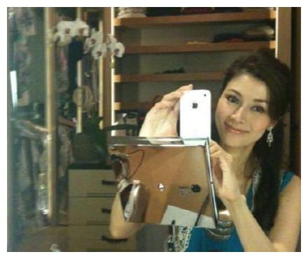 李嘉欣晒化妆视频被赞像清华大学生,身后豪宅衣帽间抢镜休闲区蓝鸢梦想 - Www.slyday.coM 李嘉欣晒化妆视频被赞像清华大学生,身后豪宅衣帽间抢镜休闲区蓝鸢梦想 - Www.slyday.coM