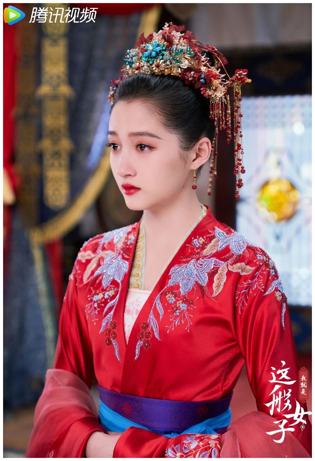 关晓彤《我就是这般女子》壁纸来了,红妆嫁衣美人如婳