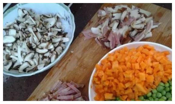 怎样做腊肉糯米饭好吃 d2be-kavypmq6186496.jpg