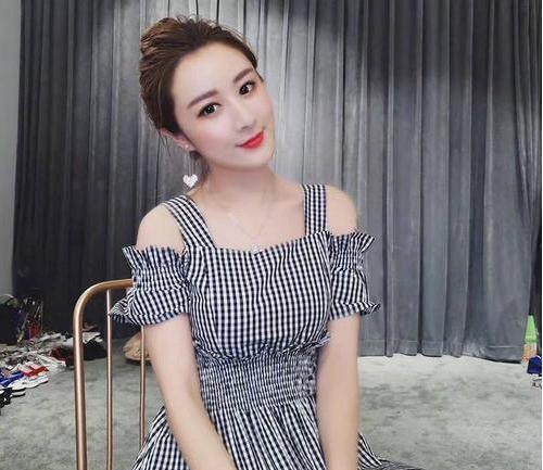 有一种"整容"叫薇娅卸妆,摘掉假睫毛后,网友称这是同一个人吗