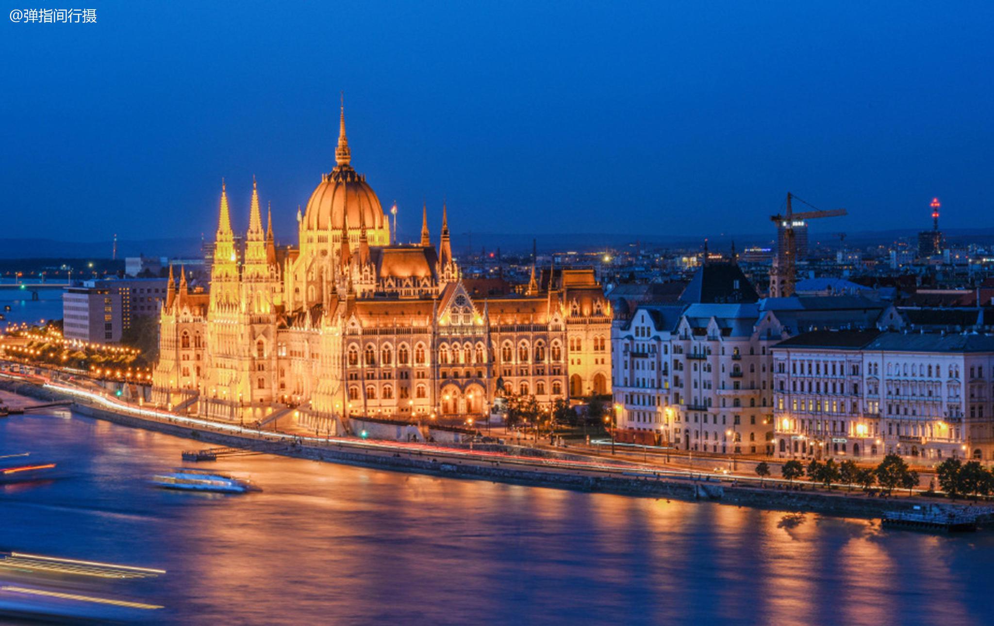 【携程攻略】布达佩斯渔人堡景点,渔人堡和国会大厦、国家歌剧院一起被誉为匈牙利最令人震撼的建筑群。…