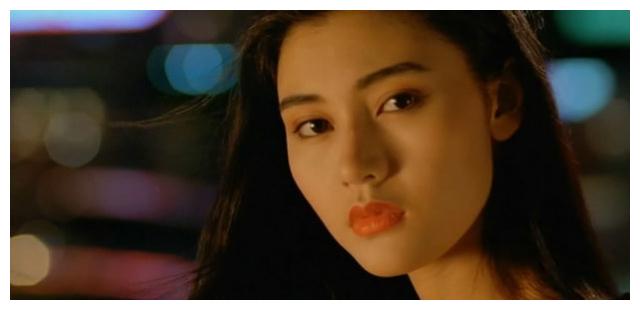 李嘉欣晒化妆视频被赞像清华大学生,身后豪宅衣帽间抢镜休闲区蓝鸢梦想 - Www.slyday.coM 李嘉欣晒化妆视频被赞像清华大学生,身后豪宅衣帽间抢镜休闲区蓝鸢梦想 - Www.slyday.coM