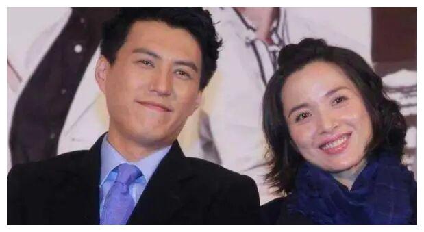 靳东颜值那么高,为何当年会娶二婚的李佳?看完终于知道了