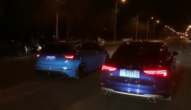 福特福克斯RS与奥迪S3比加速，一个弹射起步才知道啥叫小钢炮！