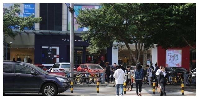 石家庄:一名学生横穿斑马线过马路被撞,“为什么过马路不看路”休闲区蓝鸢梦想 - Www.slyday.coM 石家庄:一名学生横穿斑马线过马路被撞,“为什么过马路不看路”休闲区蓝鸢梦想 - Www.slyday.coM