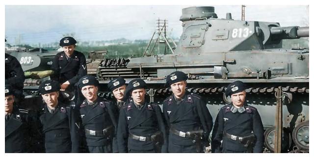 图说:从贝雷帽到苏式棉帽 为什么二战德军坦克兵只要一副耳机?