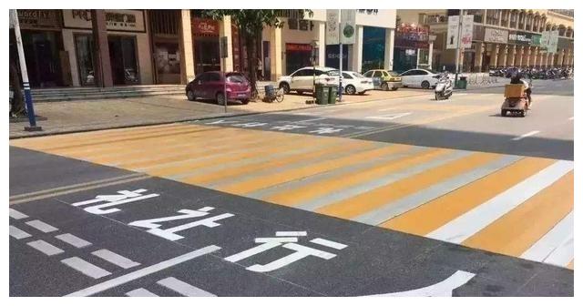 石家庄:一名学生横穿斑马线过马路被撞,“为什么过马路不看路”休闲区蓝鸢梦想 - Www.slyday.coM 石家庄:一名学生横穿斑马线过马路被撞,“为什么过马路不看路”休闲区蓝鸢梦想 - Www.slyday.coM