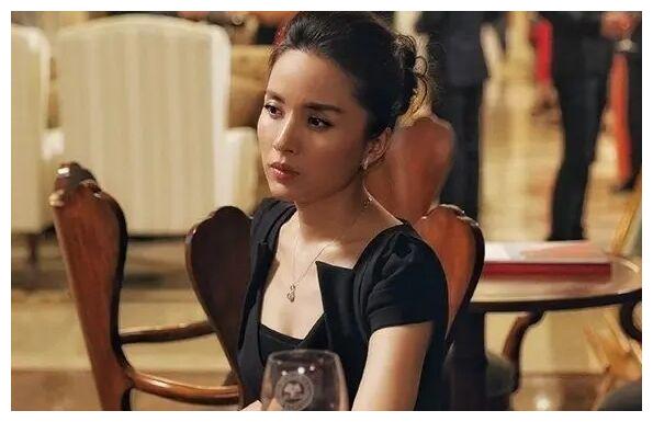 靳东颜值那么高,为何当年会娶二婚的李佳?看完终于知道了