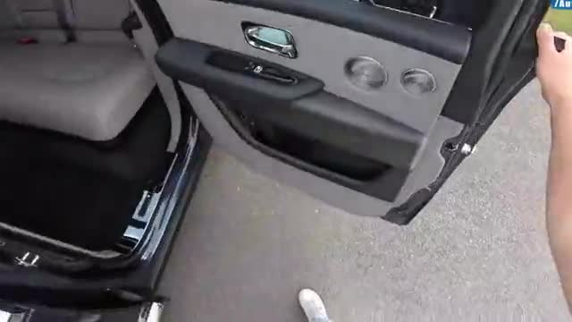 750万的劳斯莱斯库里南，坐进后排车门关闭那刻，才知道贵在哪了