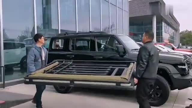 实拍坦克300改装，全铝的双层行李架，展开就是一个大平台