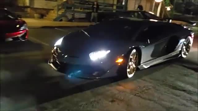 兰博基尼Aventador SVJ参加超跑车展，霸气出场