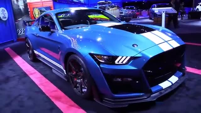 全新福特野马GT500亮相海外车展，家族式前脸帅气十足