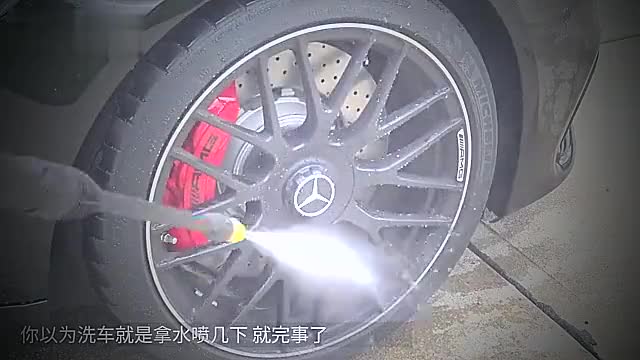 实拍国外洗车行清洗最脏奥迪，看着就磨人！网友：这得多加二百！