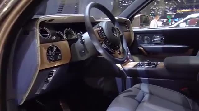 劳斯莱斯Cullinan亮相车展，打开车门才知道什么叫舒