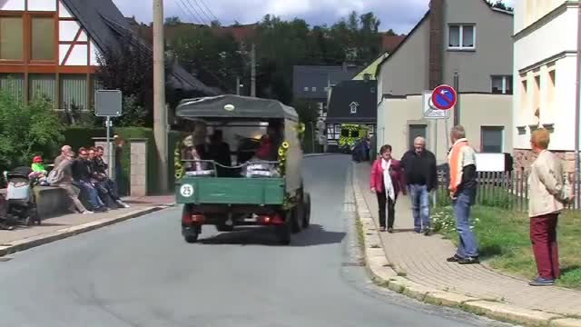 老式拖拉机车展队伍，这些到底是拉客的还是种地的？