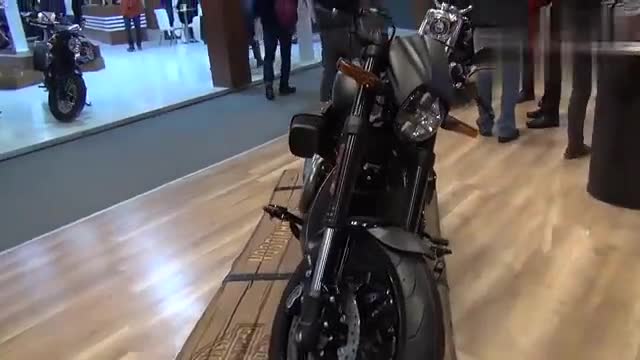 车展现场,实拍哈雷新车FXDR114,感觉